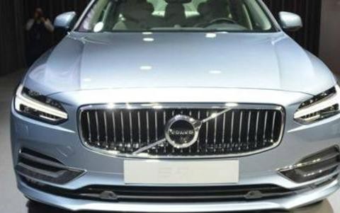 气场不输宝马5系，安全胜奔驰E级，上市就降十万