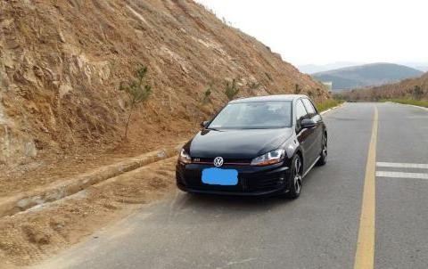 90后小伙优惠2万提大众高尔夫顶配，邻居超羡慕自驾游一圈后感慨