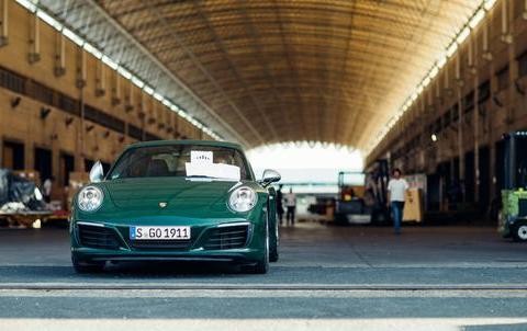 史上最伟大跑车换代在即，57年100万车主的选择