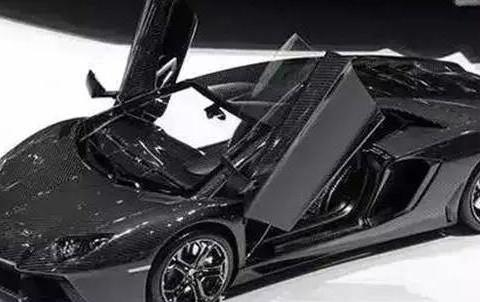 全球最贵车模，黄金布加迪：2000万、镶钻兰博：1700万