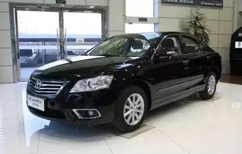 第八代凯美瑞一个月近3万辆，你还在犹豫要不要买？