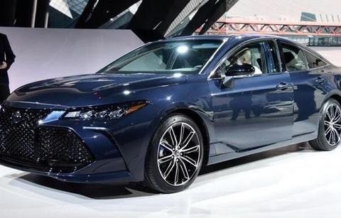 丰田锐志的替代者终于亮相，外观更加激进，中文名“亚洲龙”！