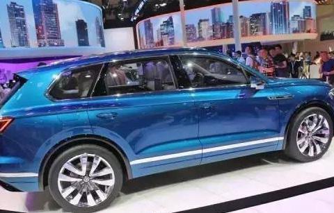 大众该款新车，尺寸和途昂相差不大，但定位的比途昂要高