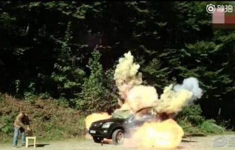 德国记者怒砸中国汽车的视频被传开，引广大网友群情激愤。