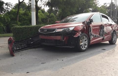 吉利汽车的安全性都是靠吹的? 看到这起车祸我就放心了