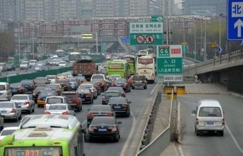 2018年开始，这款丰田车节假日上高速不属于免费通行