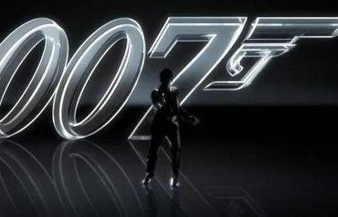 街头现身挂007车牌的500万国产红旗L5, 网友: 这是詹姆斯邦德的座驾吗?