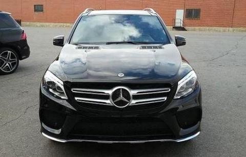 18款奔驰GLE400 更大的前脸格栅在奔驰看来传递了自信和力量感