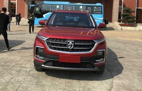 偶遇国产黑马宝骏530，颜值甩哈弗H6几条街，只卖6万！