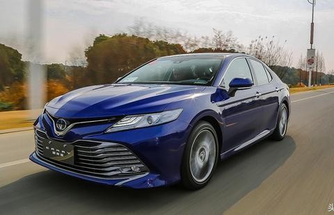 我把全新第八代凯美瑞双擎的对手和它都开了一遍