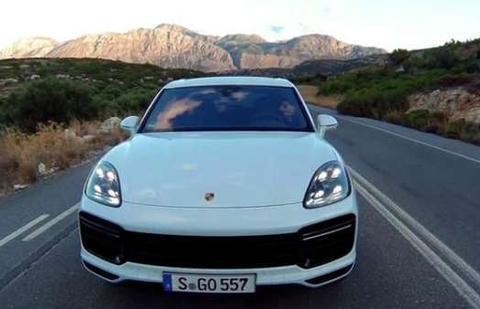 18新款保时捷卡宴，贯穿式尾灯超拉风，高档次内饰，畅销款！