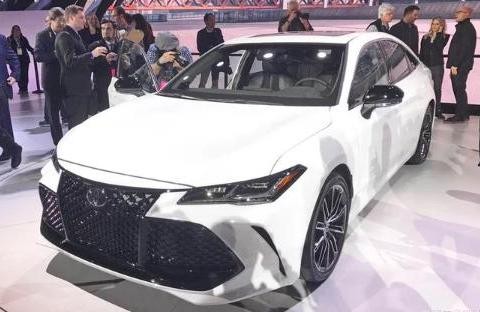 这才是迈腾的真正对手，实拍丰田亚洲龙，一汽国产或20万元起售