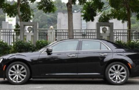 车长5米1全系V6动力，开出去有宾利的气场，碾压5系A6L