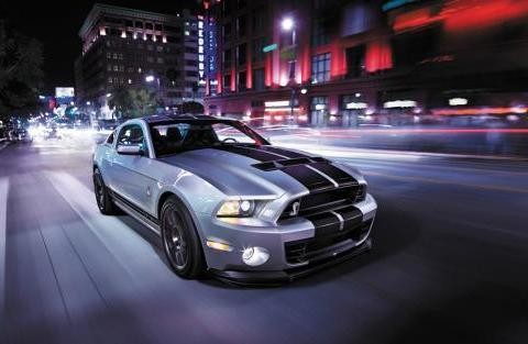 它绝不是那种灵巧的跑车，野马更像是笨重的野牛