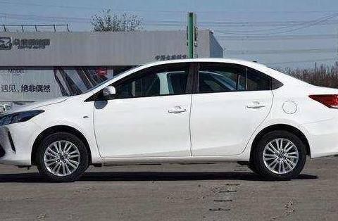 它是家用轿车霸主，月销量两万辆，如今降价卖，大众都愣住了！