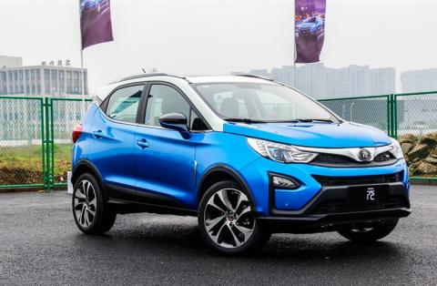 这款车用汉字作车标，小型SUV带1，5T动力，才6万起售