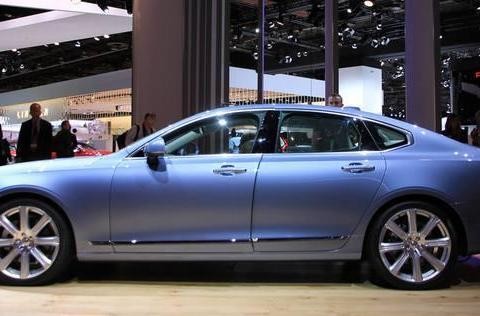 沃尔沃S90降价了, 2.0T发动机, 内饰媲美奔驰, 甩迈腾十条街!