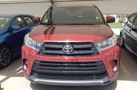 广汽工厂偶遇18款丰田汉兰达，这前脸改的也太帅了吧，6座很实