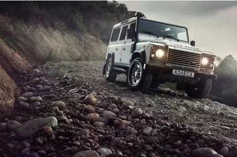 时代变咯 新一代路虎卫士或推纯电版本