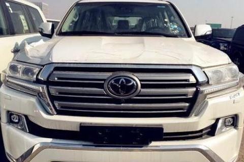 酷路泽5700这么一款顶级越野是男人都想要拥有一辆