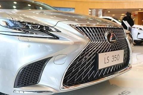 幸好你还没买车!雷克萨斯LS350到店,就这个外观内饰,绝对火爆
