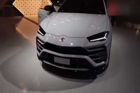 打开兰博基尼SUV的无框车门后, 果断放弃宾利添越!