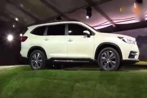 打开斯巴鲁新款SUV车门,看清车主瞬间蒙圈了!