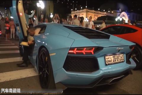 超级跑车倒库的尴尬画面，800万的兰博基尼竟然没有倒车影像