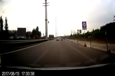 国内近期车祸合集  出租车从天而降砸中轿车