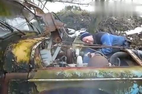 太牛了! 实拍牛人启动报废多年的沃尔沃卡车