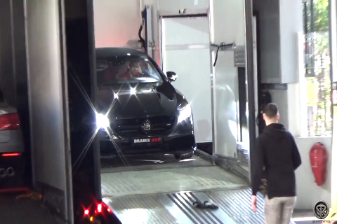 价值1000万的奔驰敞篷跑车，听到声浪的瞬间就知道没花冤枉钱