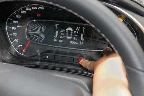 被吹上天的国产车，买回来我上了一趟高速，回来就后悔了