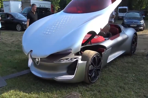价值1000万的超级跑车，司机上车的时候尴尬出现了
