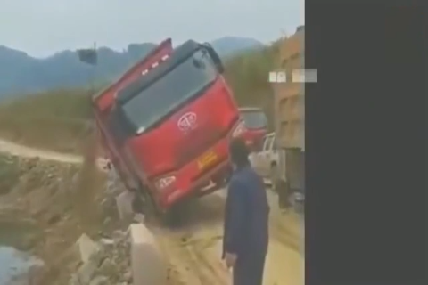 惨不忍睹的重型卡车,珍爱生命,远离大货车