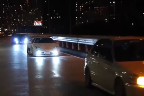 富二代午夜聚会 兰博基尼 法拉利等跑车疯狂炸街暴走