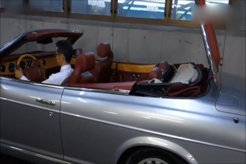 01年的劳斯莱斯敞篷跑车!帅不帅？