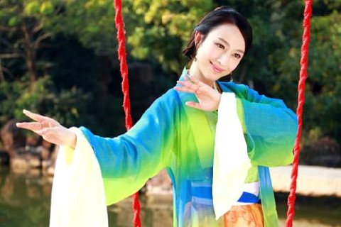 十个版本的秋香，张静初最风情，张俪很矫情，李若彤太?