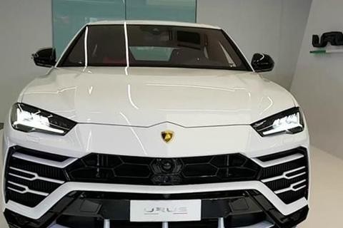 全球首台兰博基尼SUV已经到店，这颜值逆天了，众泰怎么模仿？