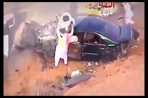 国道上轿车连续疯狂甩尾，接下来把自己甩懵了