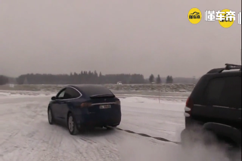 丰田普拉多VS特斯拉SUV拔河，感受下电动车的实力有多强悍