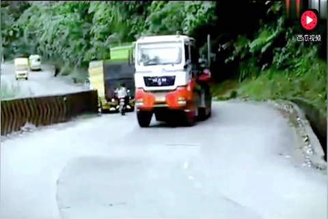 半挂卡车过发卡弯，老司机全程不用刹车