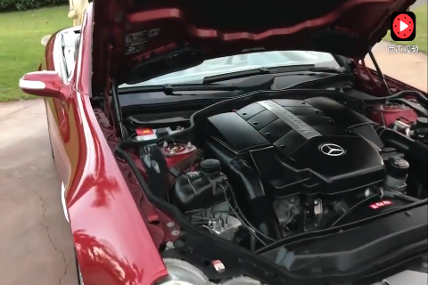 20年前的奔驰跑车，打开后备箱以后变形开始！