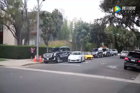 花了3000万刚买的超级跑车，一脚油门踩下去车主哭惨了！