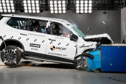 据说国外的可信度比较高 大通D90 A-NCAP碰撞测试解析