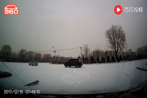 下雪了，suv稳定性比不上轿车？