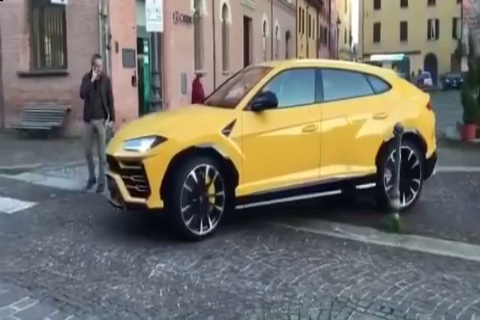 兰博基尼全新SUV车型Urus终上路，回头率爆表