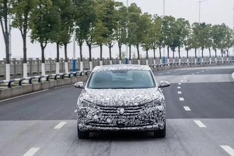 “中国最美两厢车”的称号的长安逸动XT！