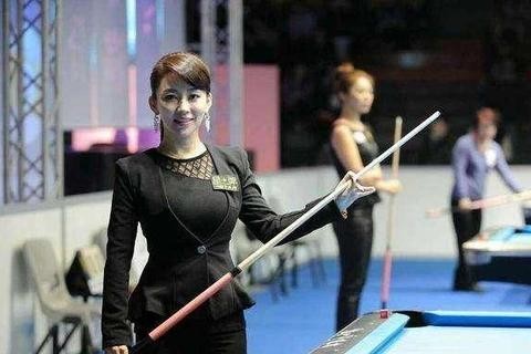 35岁九球天后，身价近亿却还是单身，百万玛莎拉蒂仅代步！