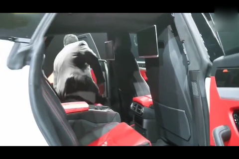 400万兰博基尼SUV，坐进去车后，被惊艳到了