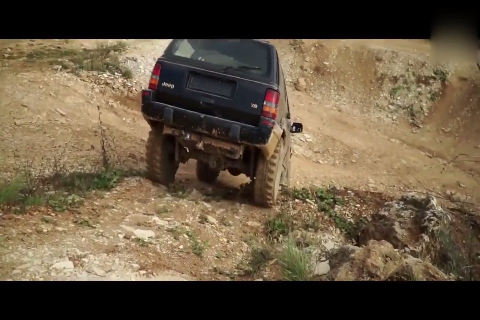 装V8引擎的SUV玩越野，真是太会玩了